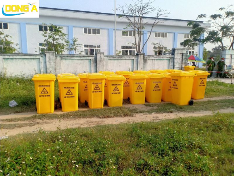 Giao thùng rác y tế 240l cho bệnh viện