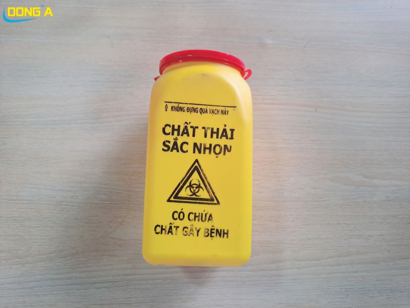Hộp an toàn đựng kim tiêm 1,5 lít