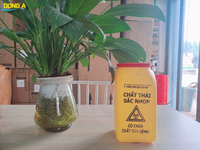 Hộp đựng vật sắc nhọn 1,5 lít