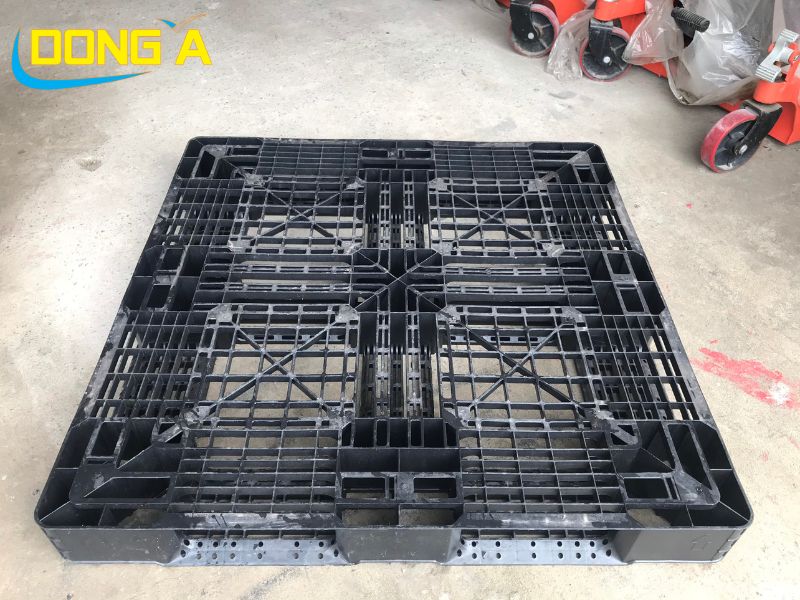 Pallet nhựa cũ kích thước 1000x1000x120 mm