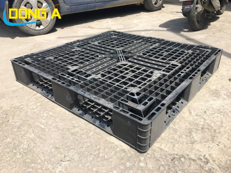 Pallet nhựa cũ kích thước 1300x1100x150 mm