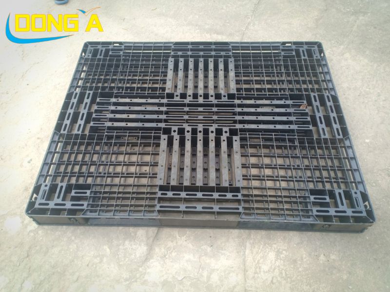 Pallet nhựa cũ kích thước 1300x1100x150 mm