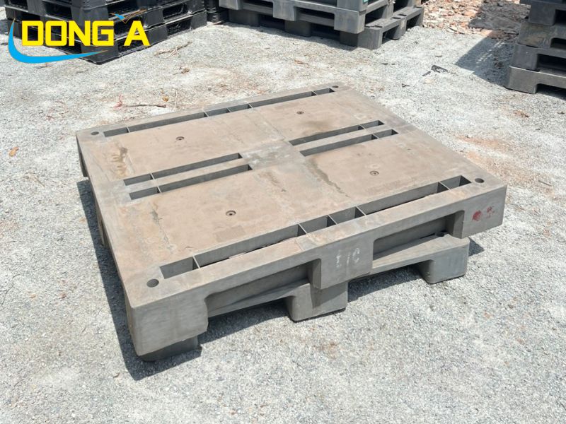 Pallet nhựa cũ kích thước 1100x1100x150 mm