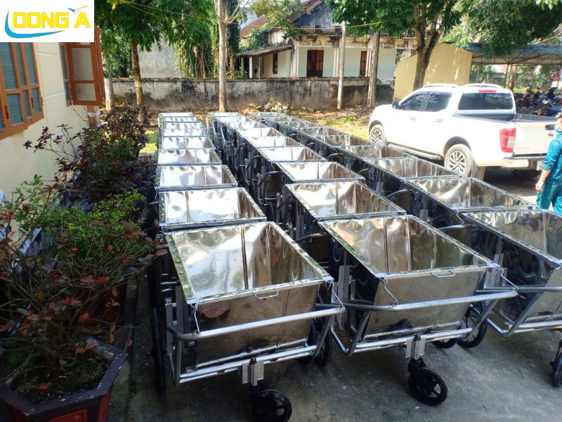 Xe chở rác 3 bánh 500l inox giao Quảng Bình