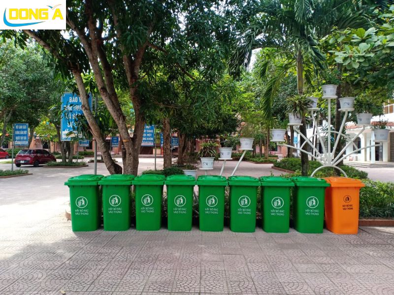Giao thùng rác 240l cho Trường THCS