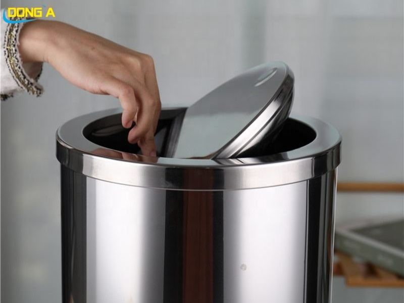 Nắp lật tiện lợi của thùng rác inox A36-H