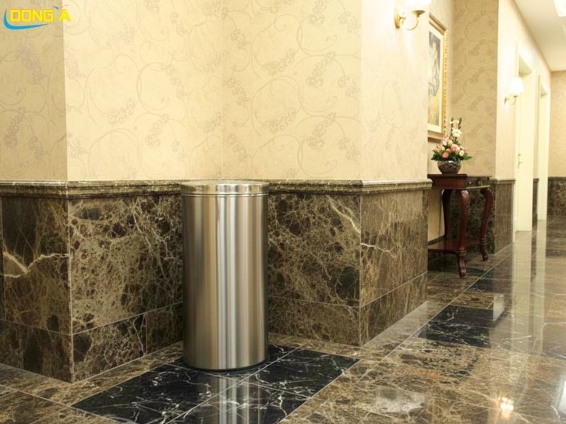 Thùng rác inox tròn nắp lật sang trọng cho khách sạn nhà hàng