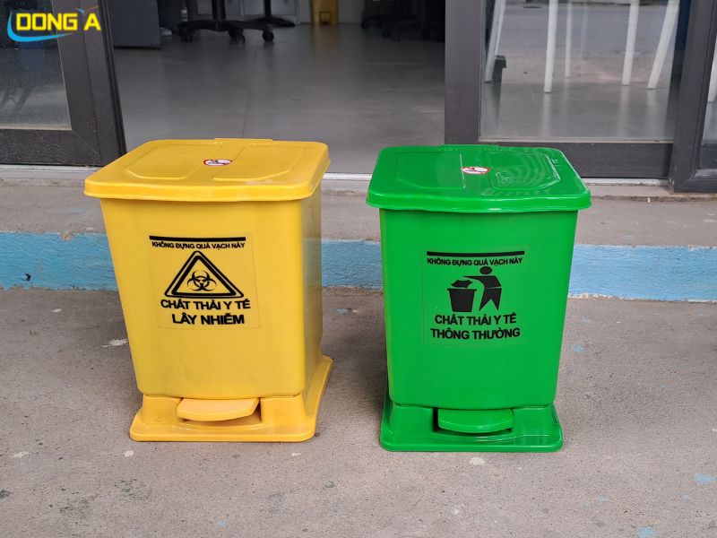 Thùng rác y tế 10 lít có 2 màu phân loại rác