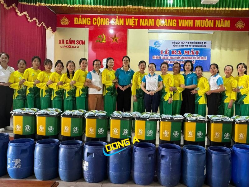 Thùng rác ủ rác phục vụ người dân Anh Sơn