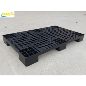 Pallet nhựa lót sàn màu đen