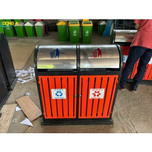 Thùng rác gỗ 2 ngăn ngoài trời nắp lật