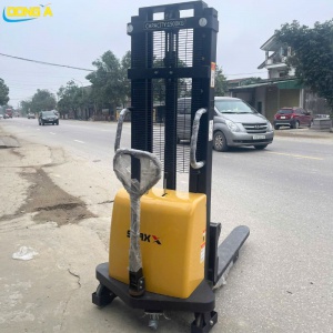 Xe nâng điện đứng lái 1500kg Staxx