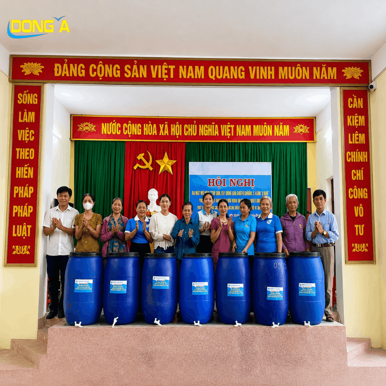 Đông Á bàn giao 50 thùng ủ rác hữu cơ cho Hội LHPN xã Trung Chính – Thanh Hoá