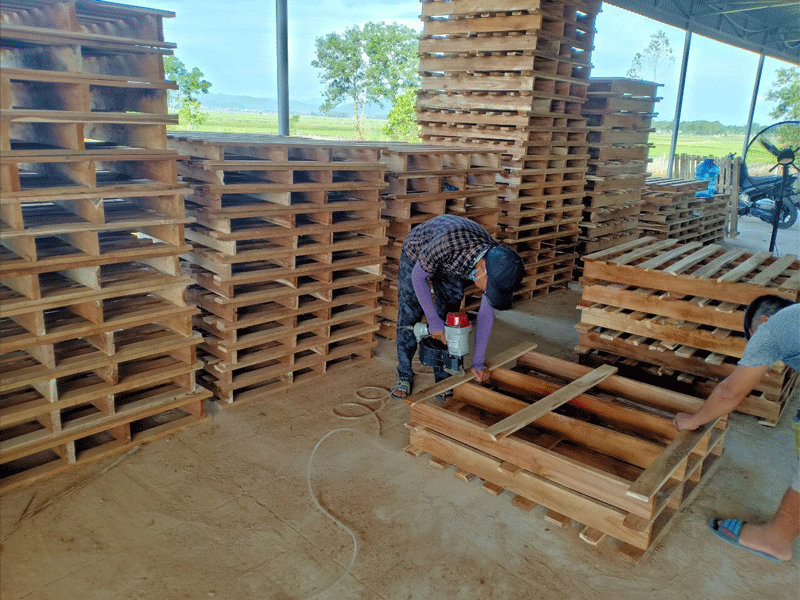 Pallet gỗ 2 hướng nâng