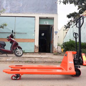 Xe nâng tay 2 tấn