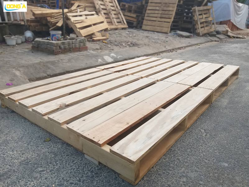 pallet-go-hay-nhua2