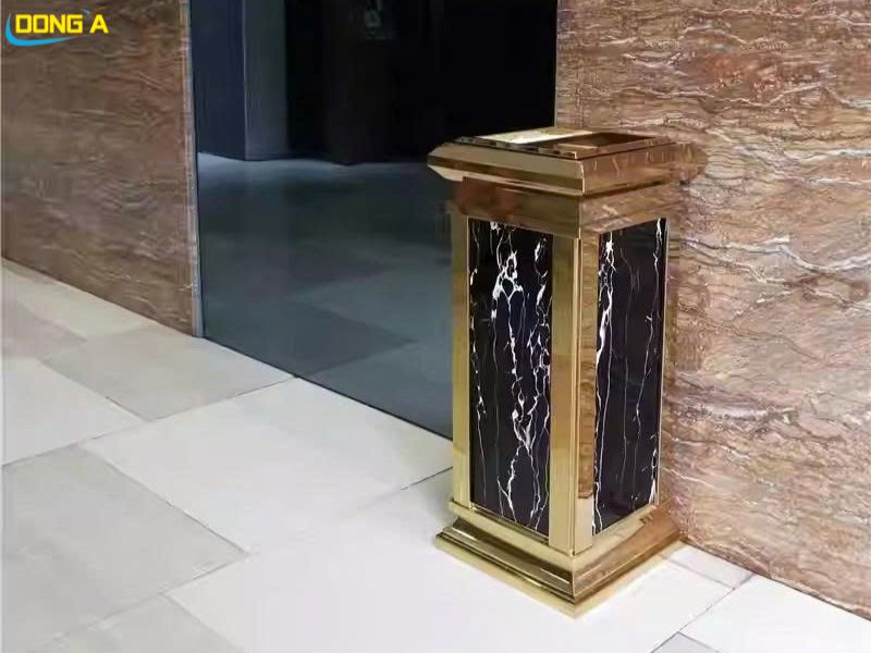 Thùng rác đá hoa cương đặt tại tòa nhà